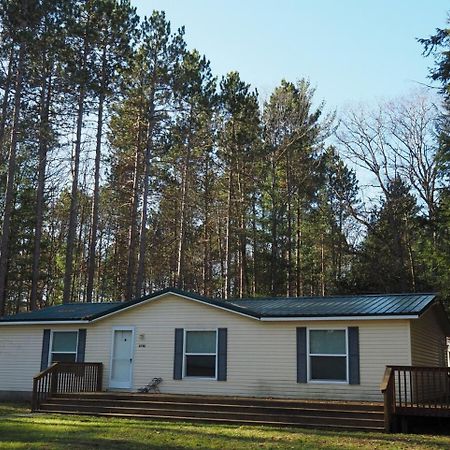 The Green Lake Getaway - Shared Lake Access! Interlochen Экстерьер фото
